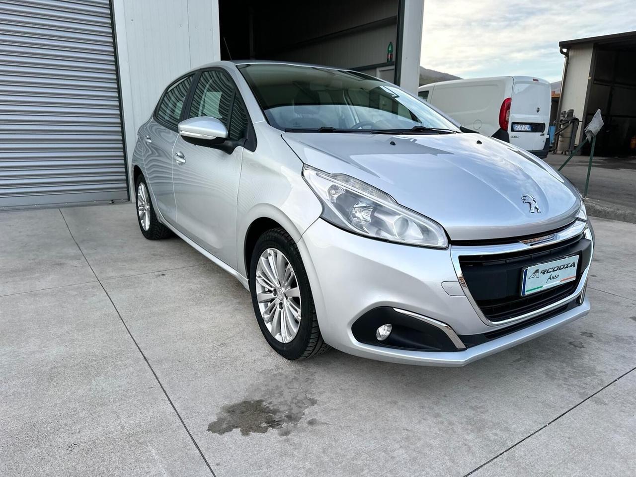 Peugeot 208 BlueHDi 75 5 porte Allure