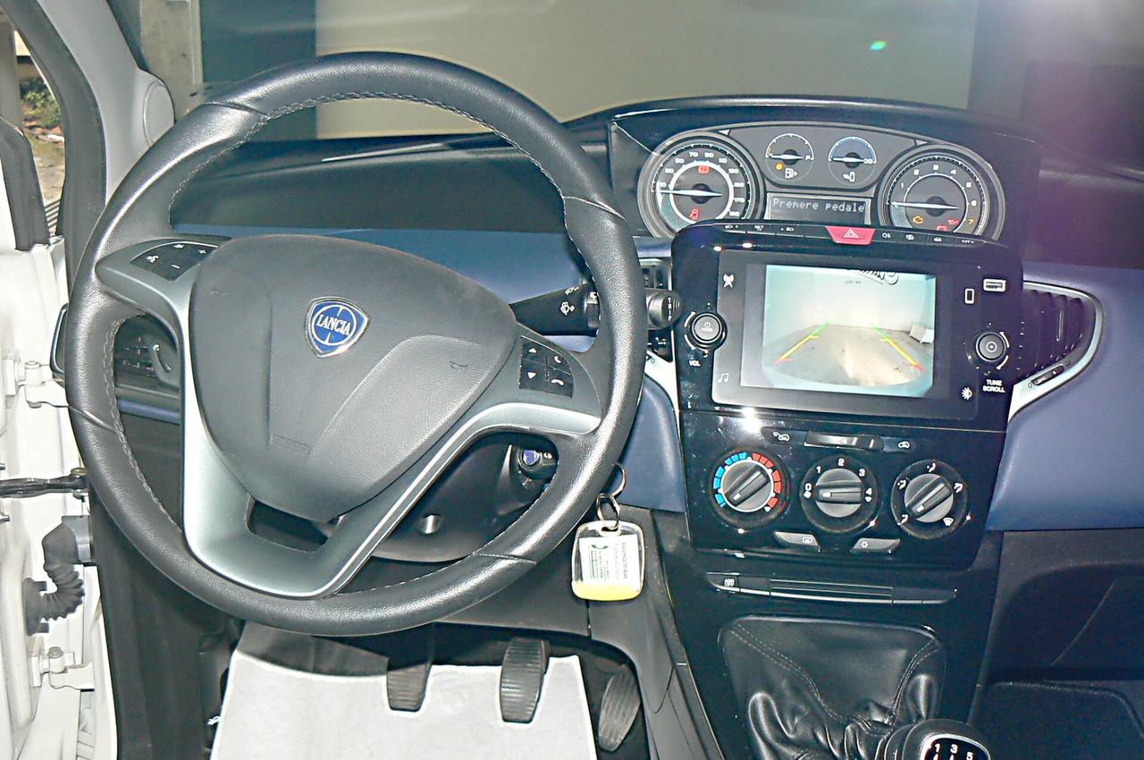 Lancia Ypsilon 1.0 FireFly 5 porte S&S Hybrid Platino - n101109