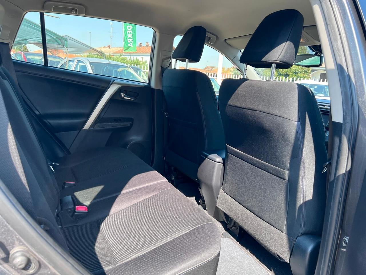 Toyota RAV 4 RAV4 2.0 D-4D 2WD Style White Ed.