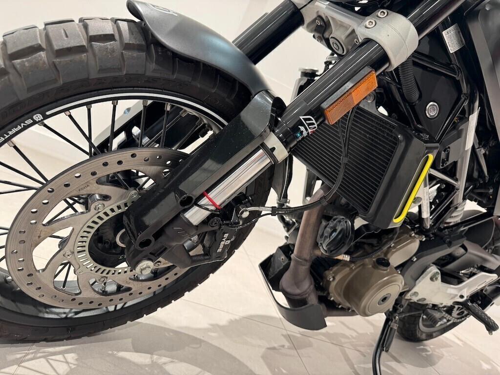 Husqvarna Svartpilen 401 Sport