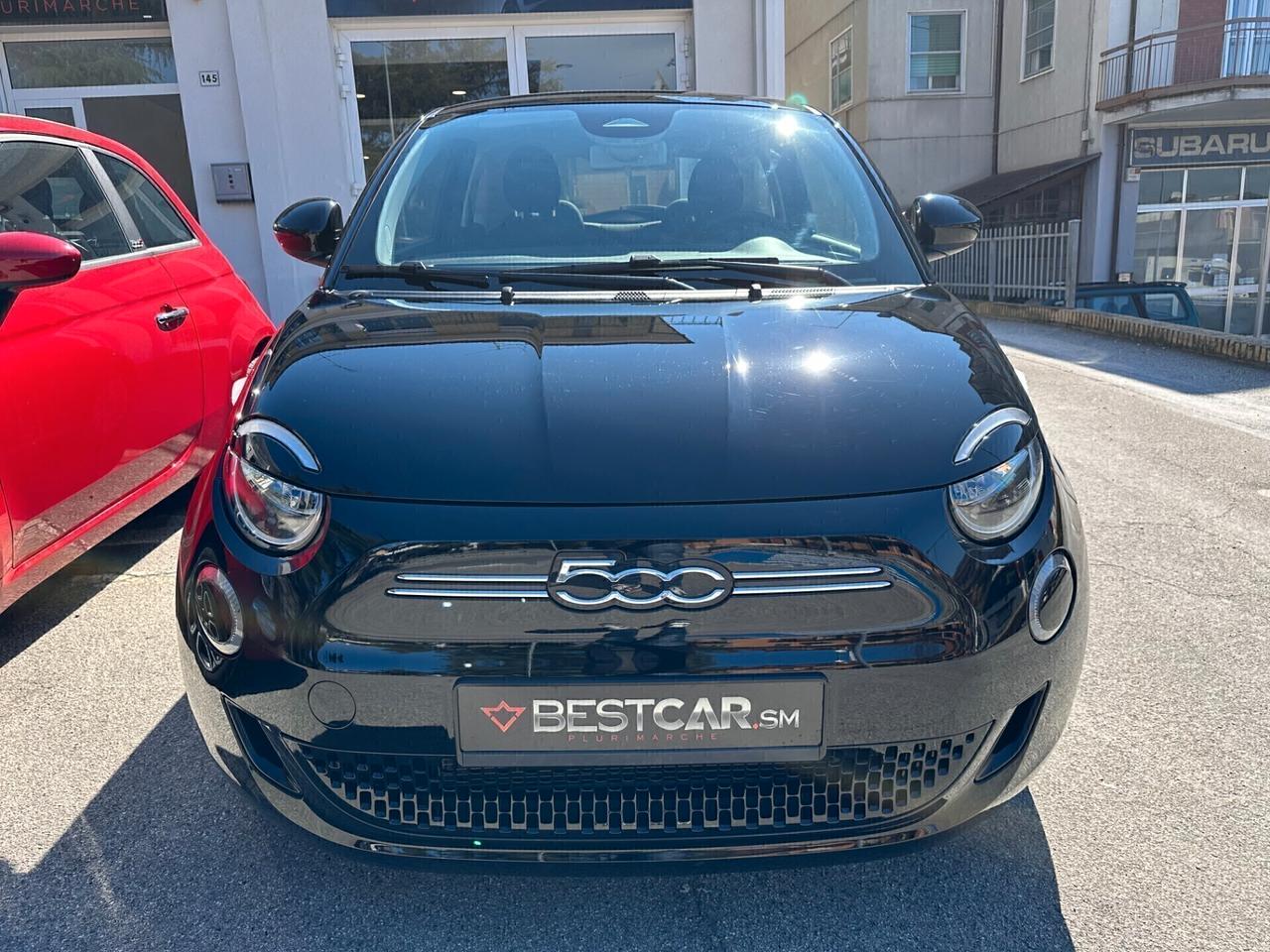 Fiat 500 e FULL-ELETTRIC / SOLO 7.000 km. * COME NUOVA *