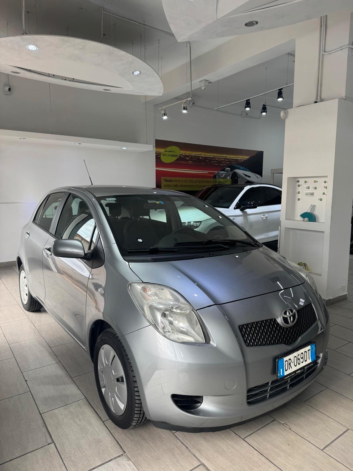 Toyota Yaris 1.0 5 porte