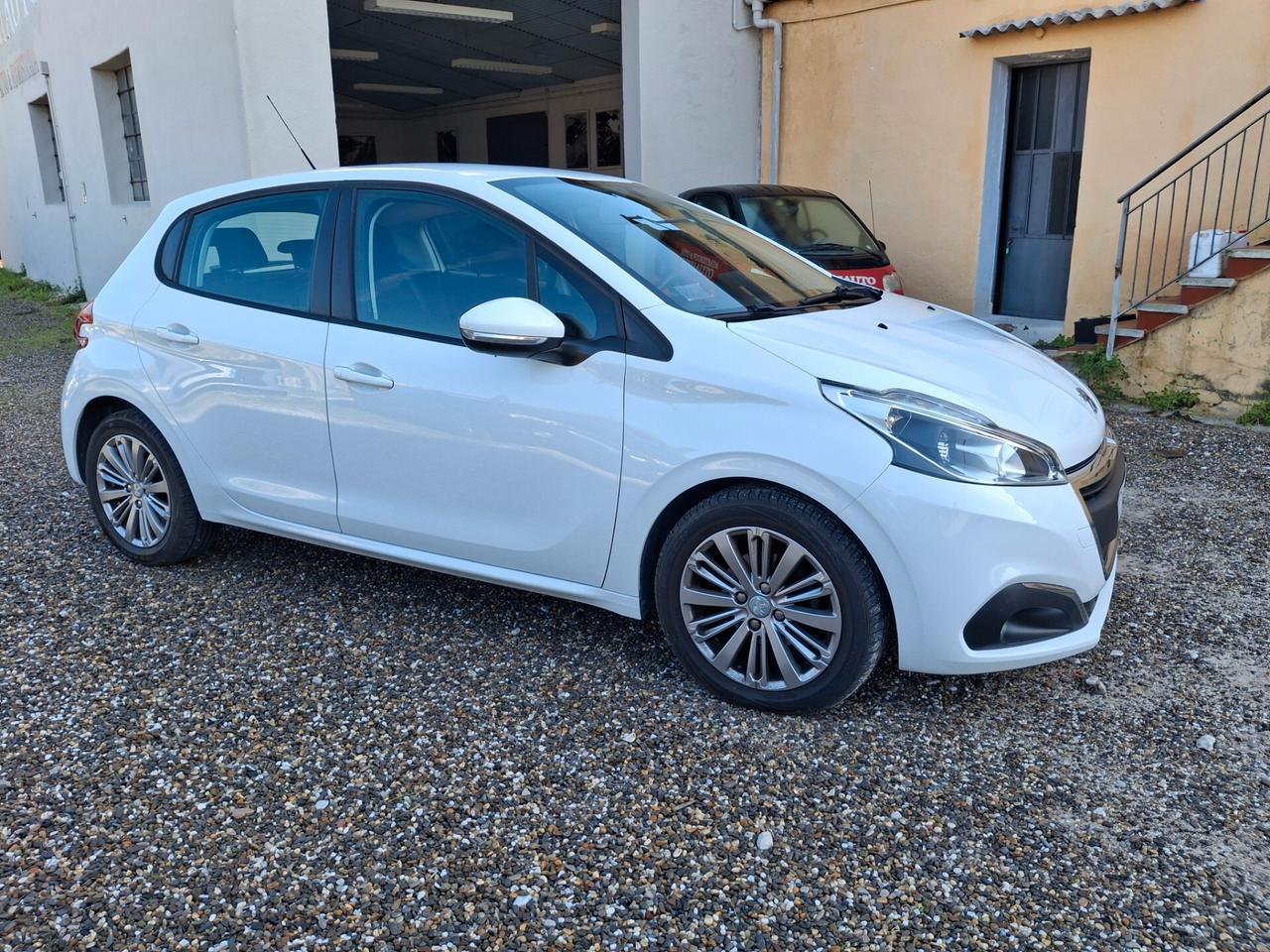 Peugeot 208 BlueHDi 75 5 porte Allure