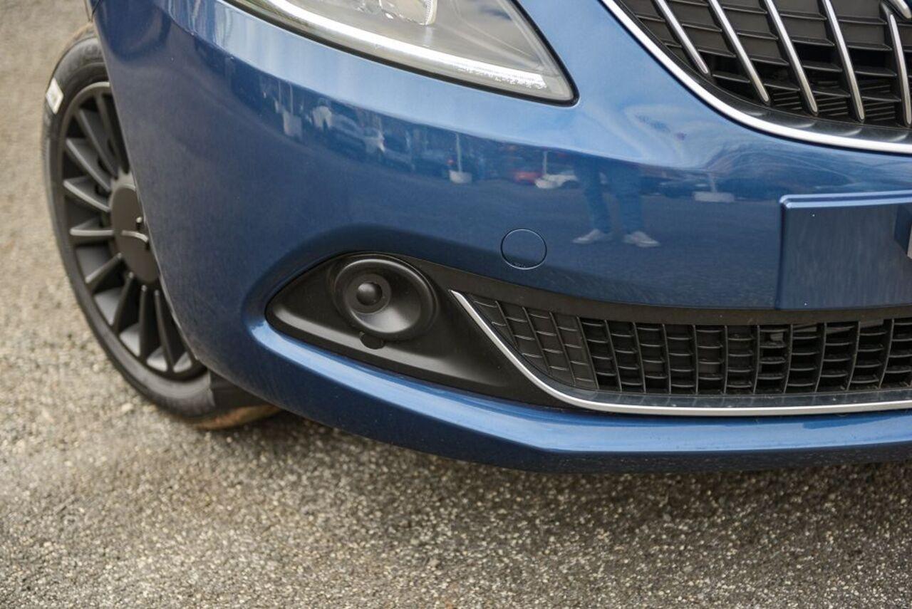 LANCIA Ypsilon III 2021 - Ypsilon 1.0 firefly hybrid Silver s&s 70cv