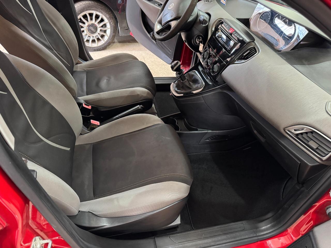 Lancia Ypsilon 1.2 69 CV 5 porte GPL Ecochic Silver