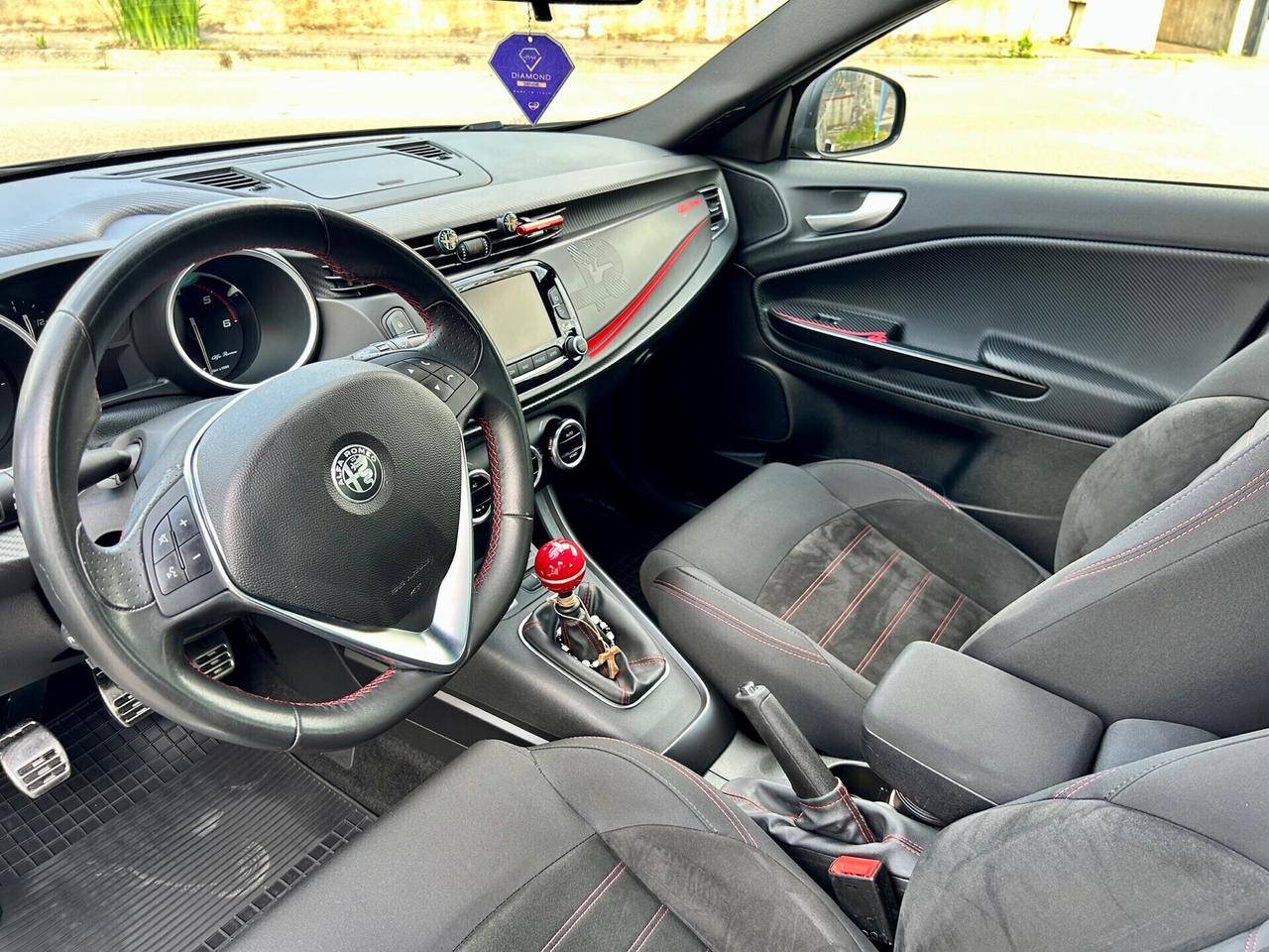 Alfa Romeo Giulietta 1.6 JTDm - CARBON EDITION !!