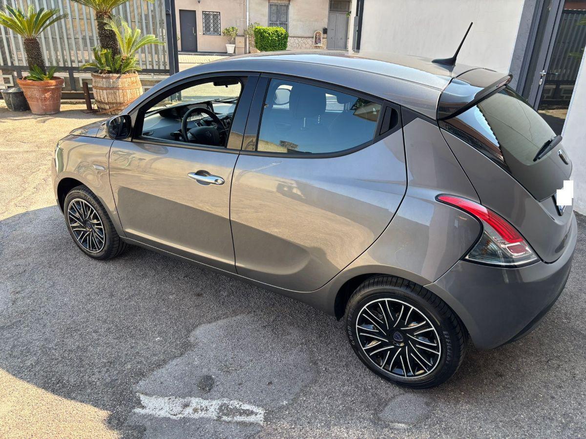 LANCIA Ypsilon 1.0 FireFly 5p.S&S Hybrid Silver