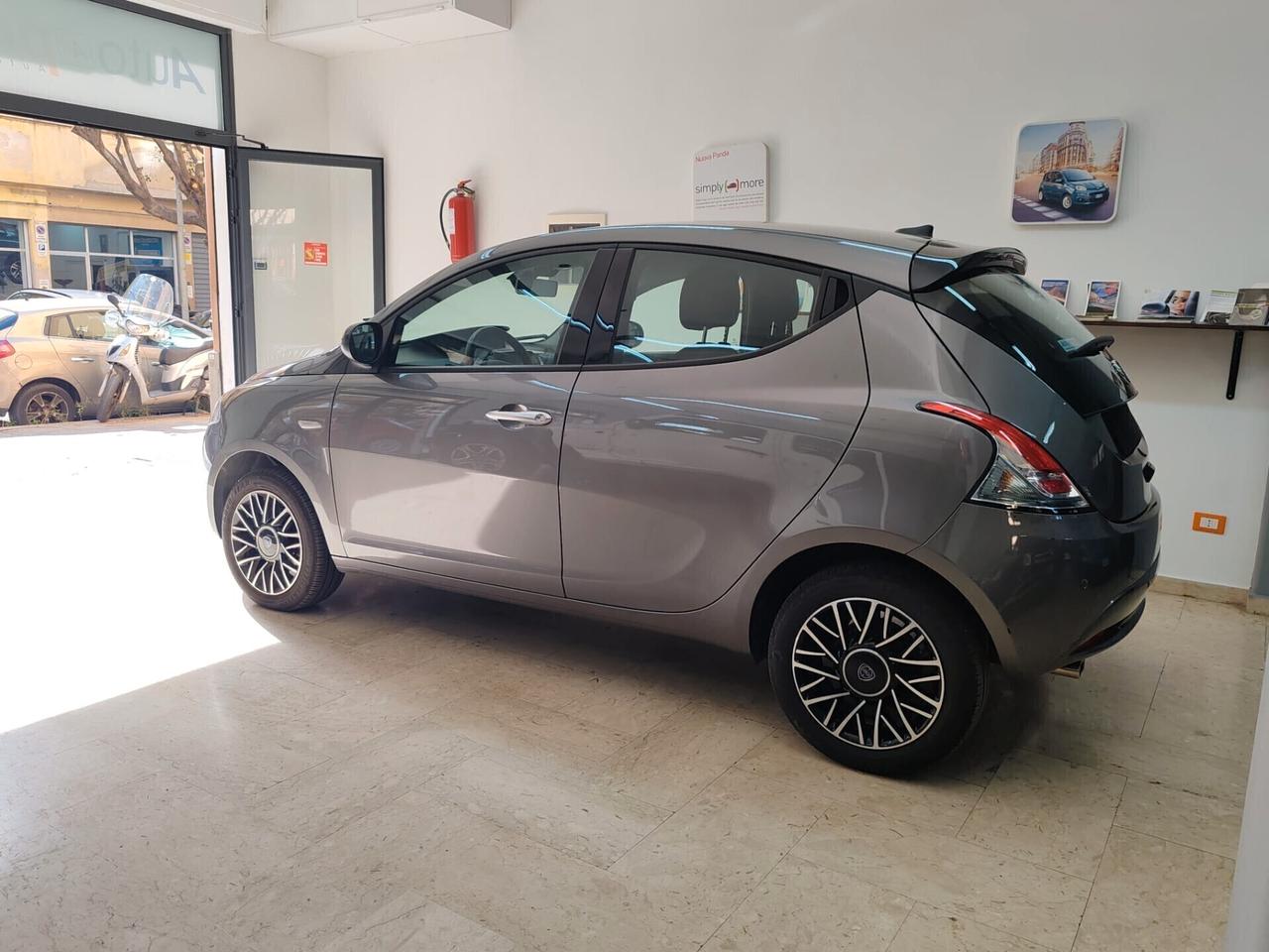 Lancia Ypsilon 1.0 FireFly 5 porte S&S Hybrid Platino