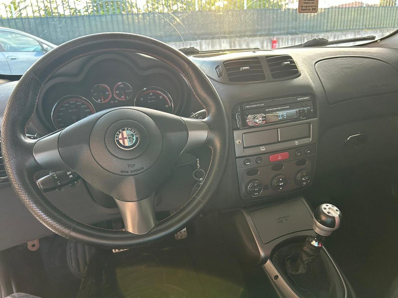 Alfa Romeo GT 1.9 JTDM 16V Progression Black Line