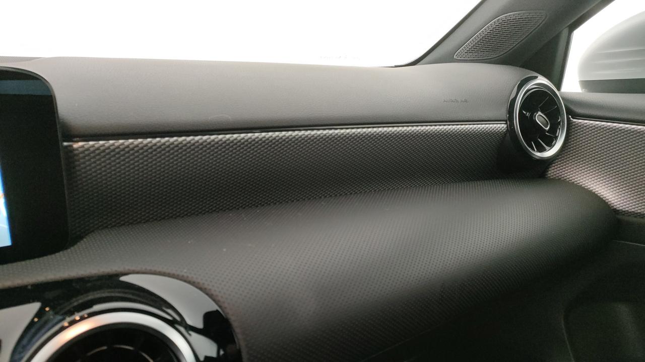 Mercedes-Benz Classe A - W177 2018 - A 180 d Sport auto