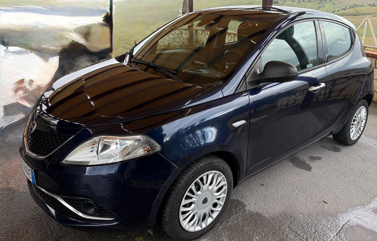 Lancia Ypsilon 1.2 69 CV 5 porte Gold