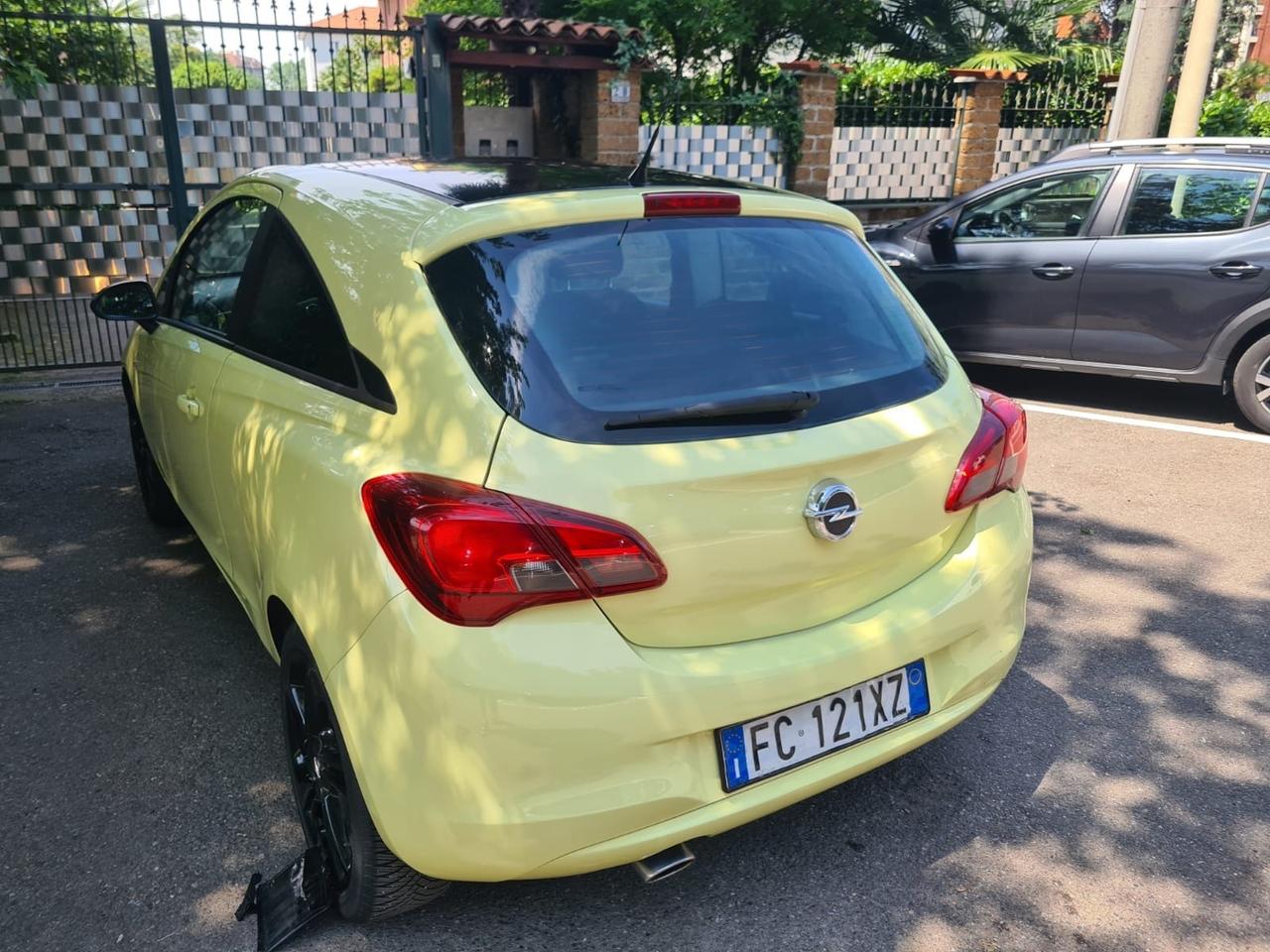 Opel Corsa 1.2 Coupé b-Color