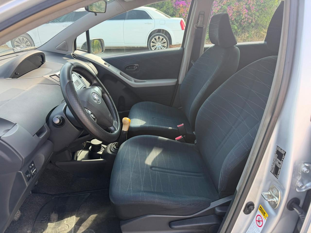Toyota Yaris Benzina-5 Porte- Neopatentati- Clima