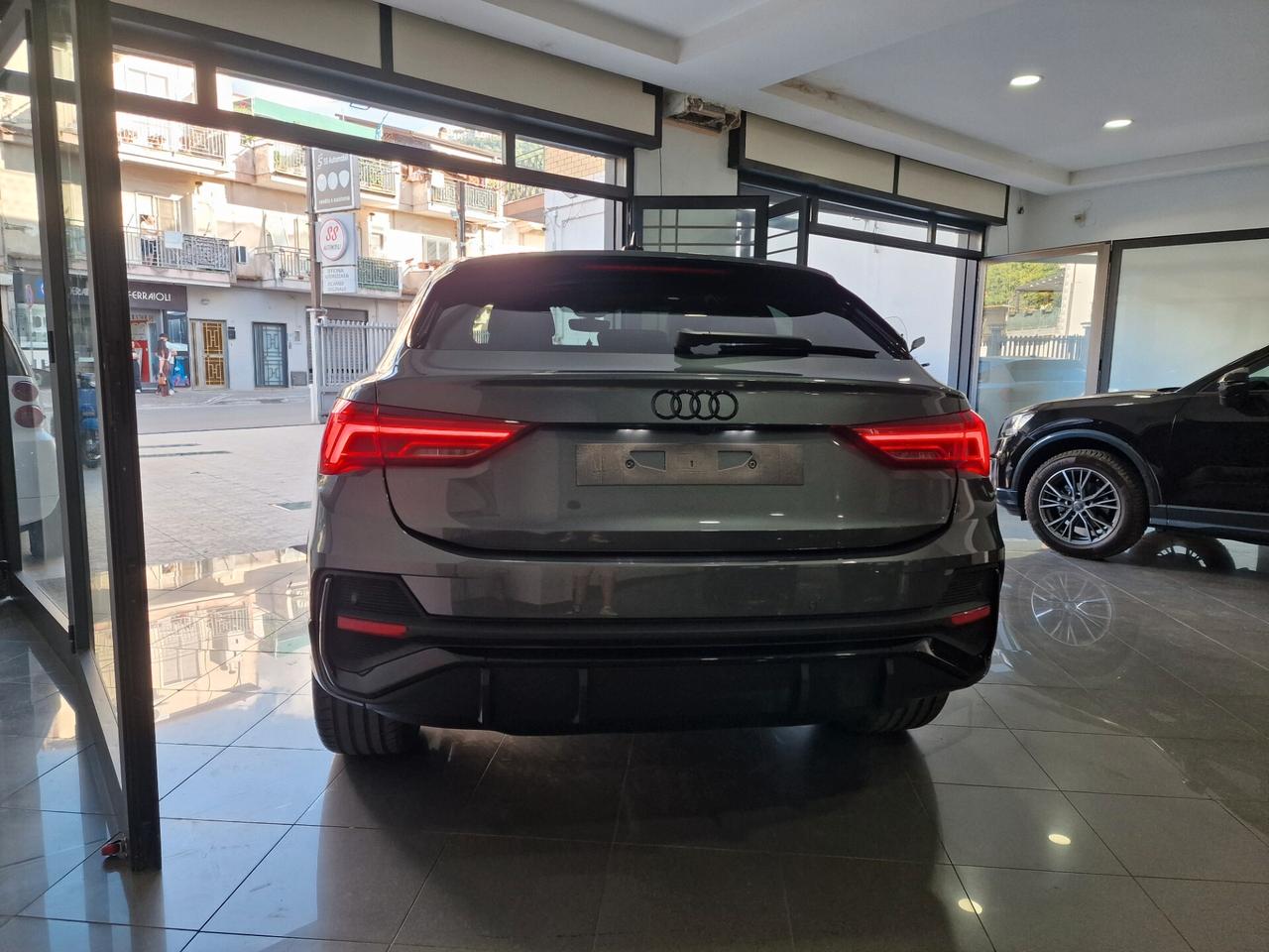 Audi Q3 Sportback 35 TDI S-tronic Identity Black