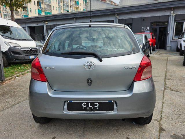 TOYOTA Yaris 1.0 5 porte