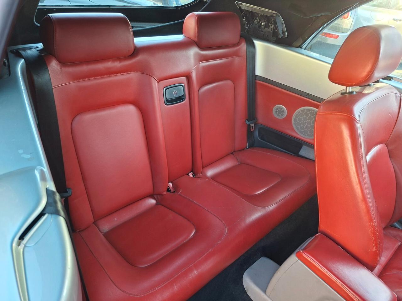 Volkswagen New Beetle 2.0 Cabrio tagliandata