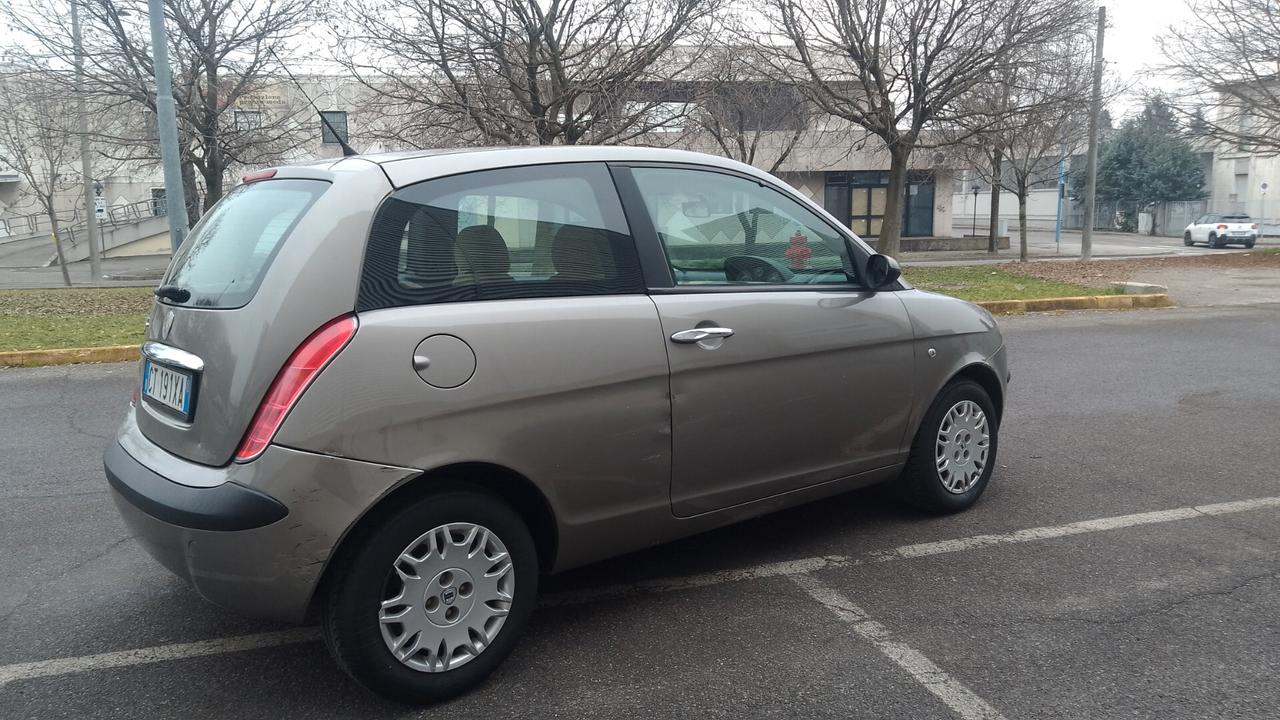 Lancia Ypsilon 1.2 BZ neopatentati 2005