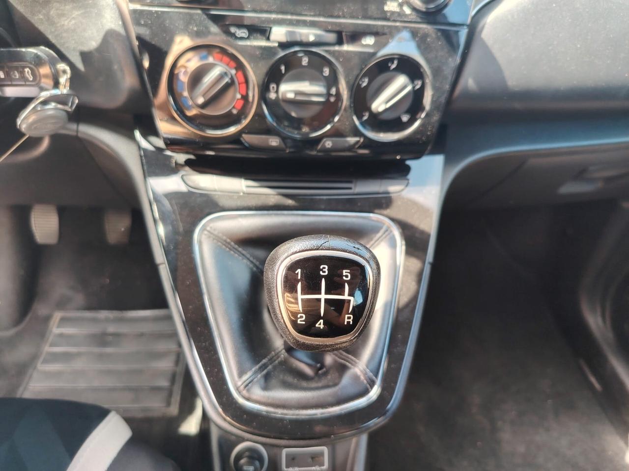 Lancia Ypsilon 1.2 69 CV 5 porte Gold
