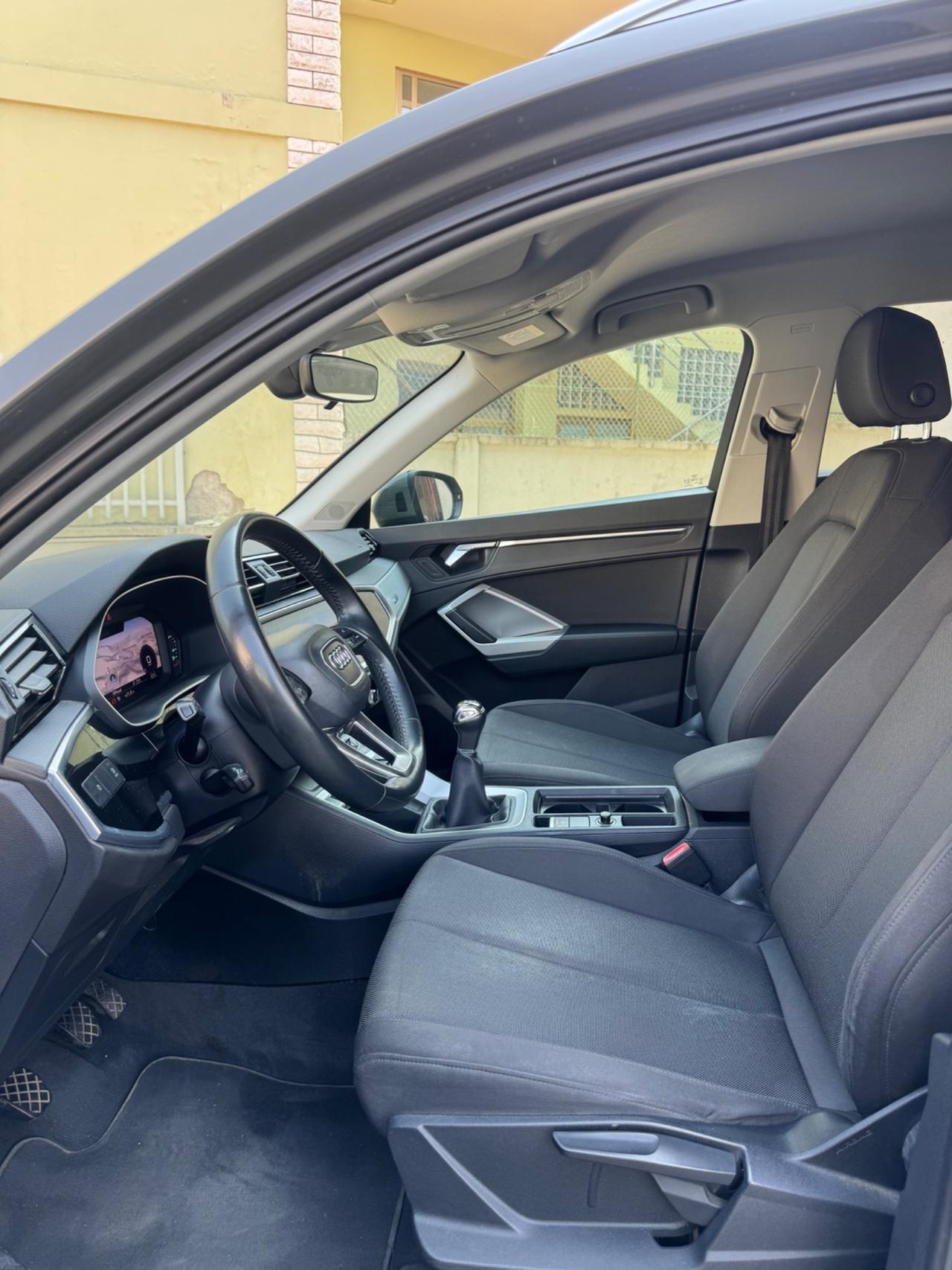 Audi Q3 35 TFSI Business Advanced
