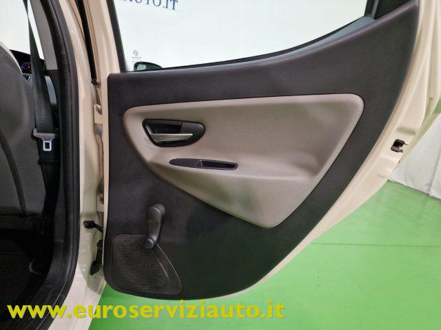 LANCIA Ypsilon 1.2 69 CV 5 porte Platinum