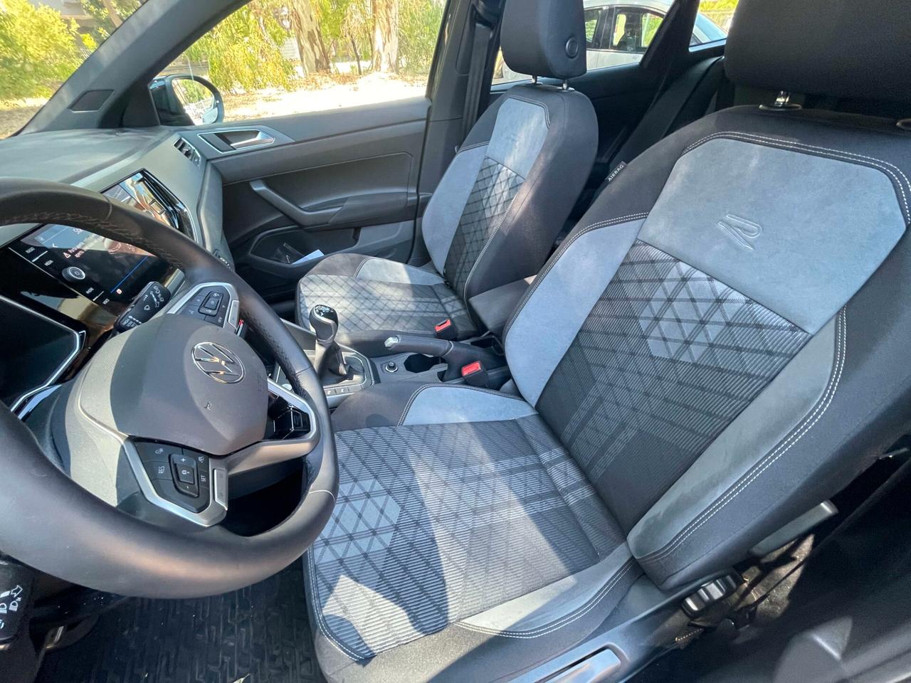 Volkswagen Taigo 1.0 tsi R-Line Plus 115cv TETTINO NEOPATENTATI