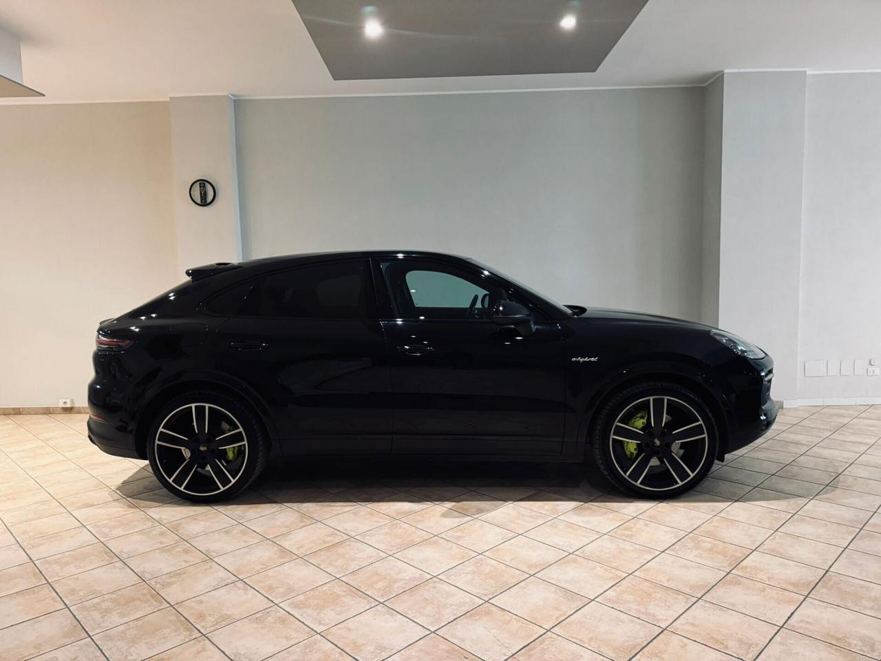 Porsche Cayenne Coupé 3.0 V6 E-Hybrid FULL