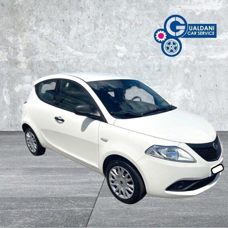 Lancia Ypsilon Ypsilon 1.0 FireFly 5 porte S&S Hybrid Ecochic Silver