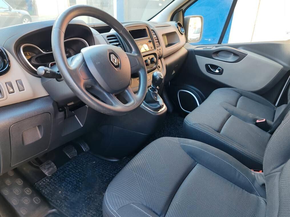 RENAULT TRAFIC 3 POSTI