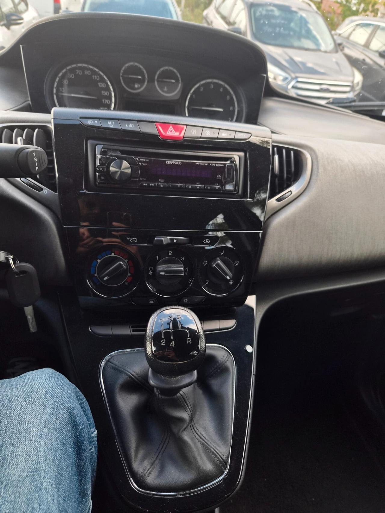 Lancia Ypsilon 1.2 69 CV 5 porte S&S Platinum