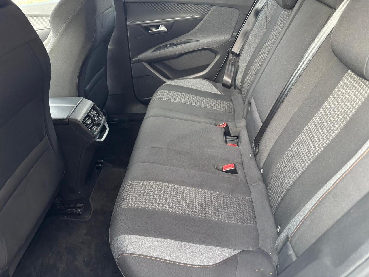 Peugeot 3008 BlueHDi 130 S&S EAT8 Active Business