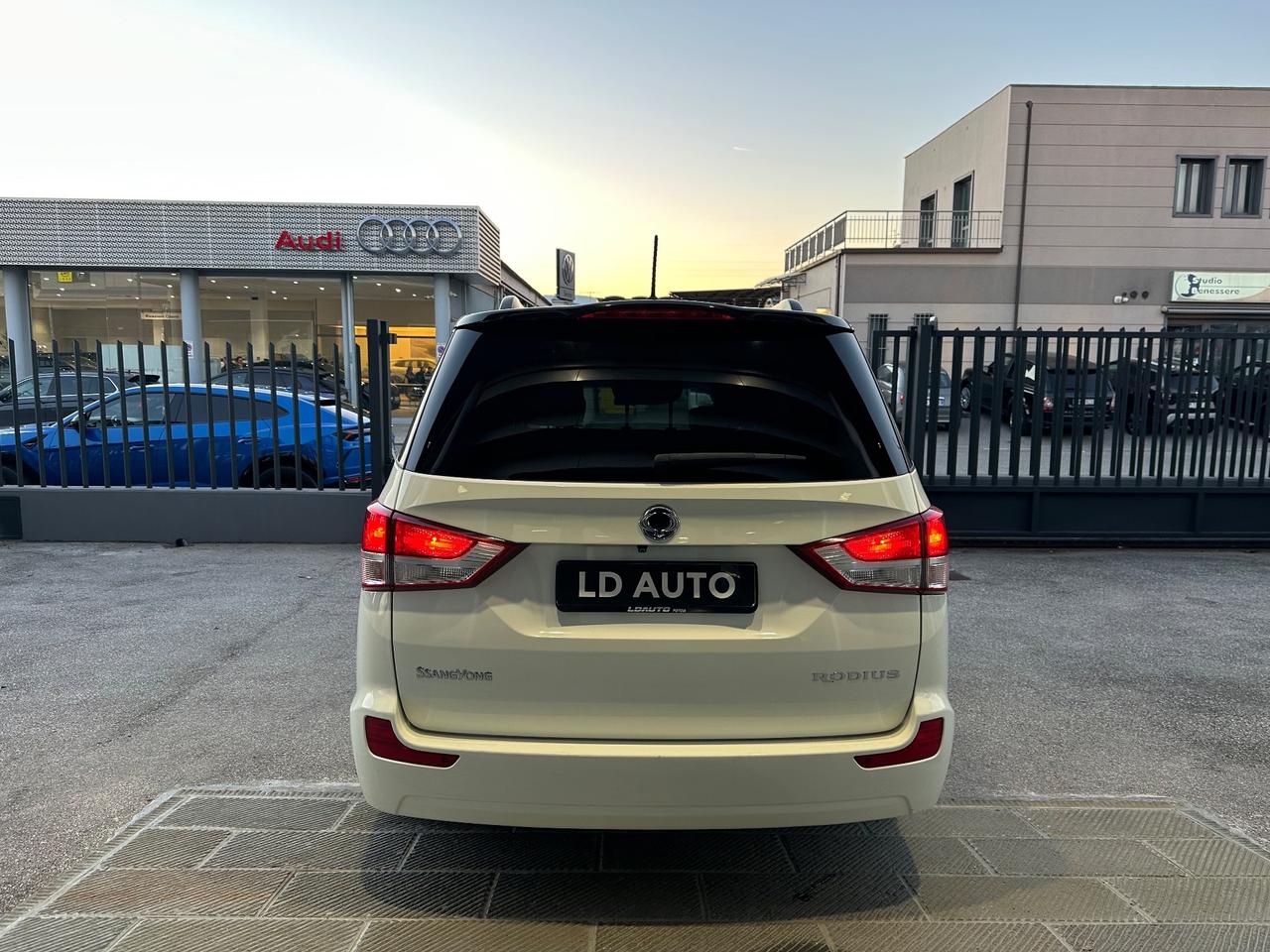 Ssangyong Rodius 2.2 Diesel 4WD A/T Classy Pelle Smart Audio