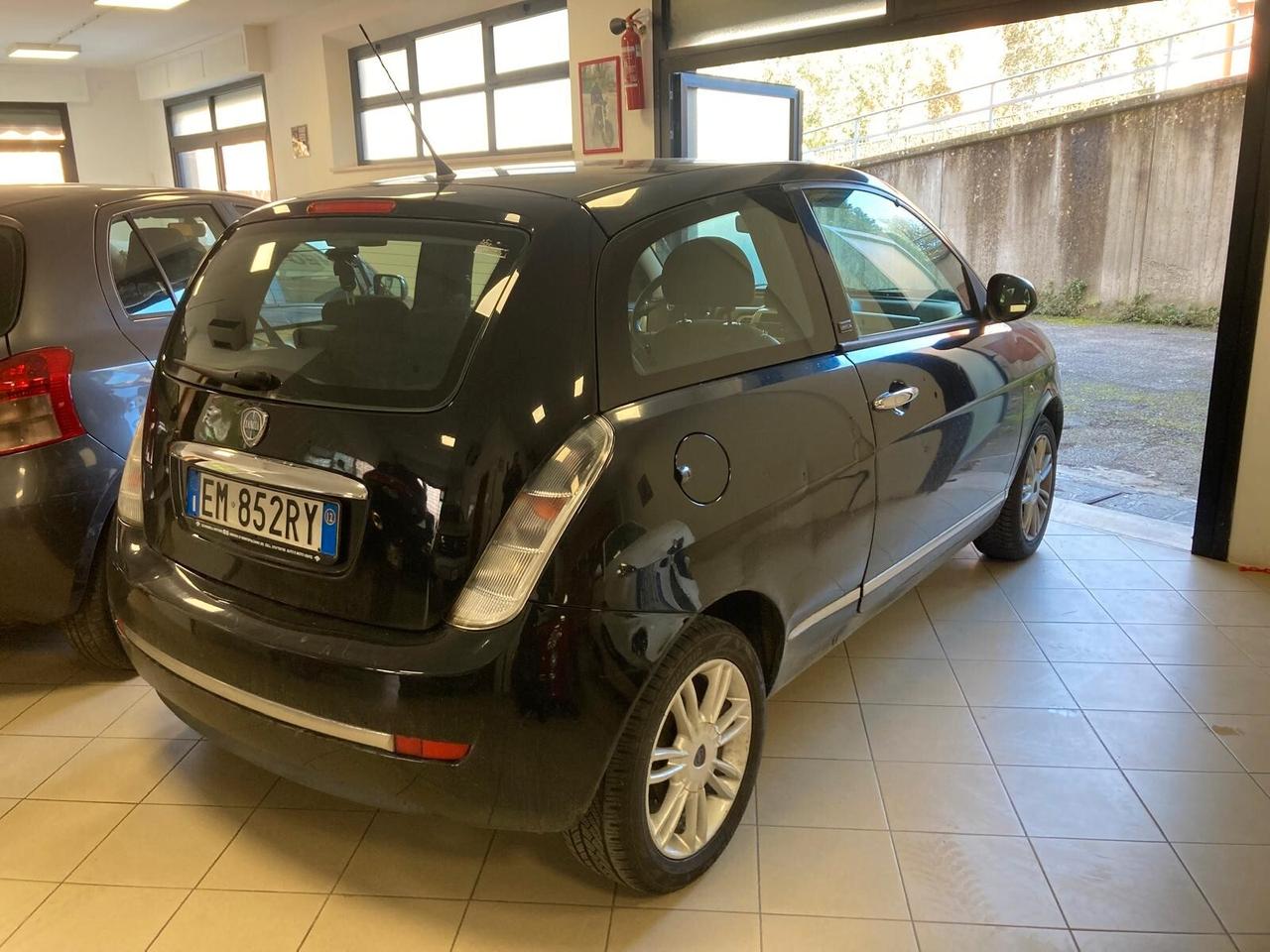 Lancia Ypsilon 1.2 69 CV Unyca