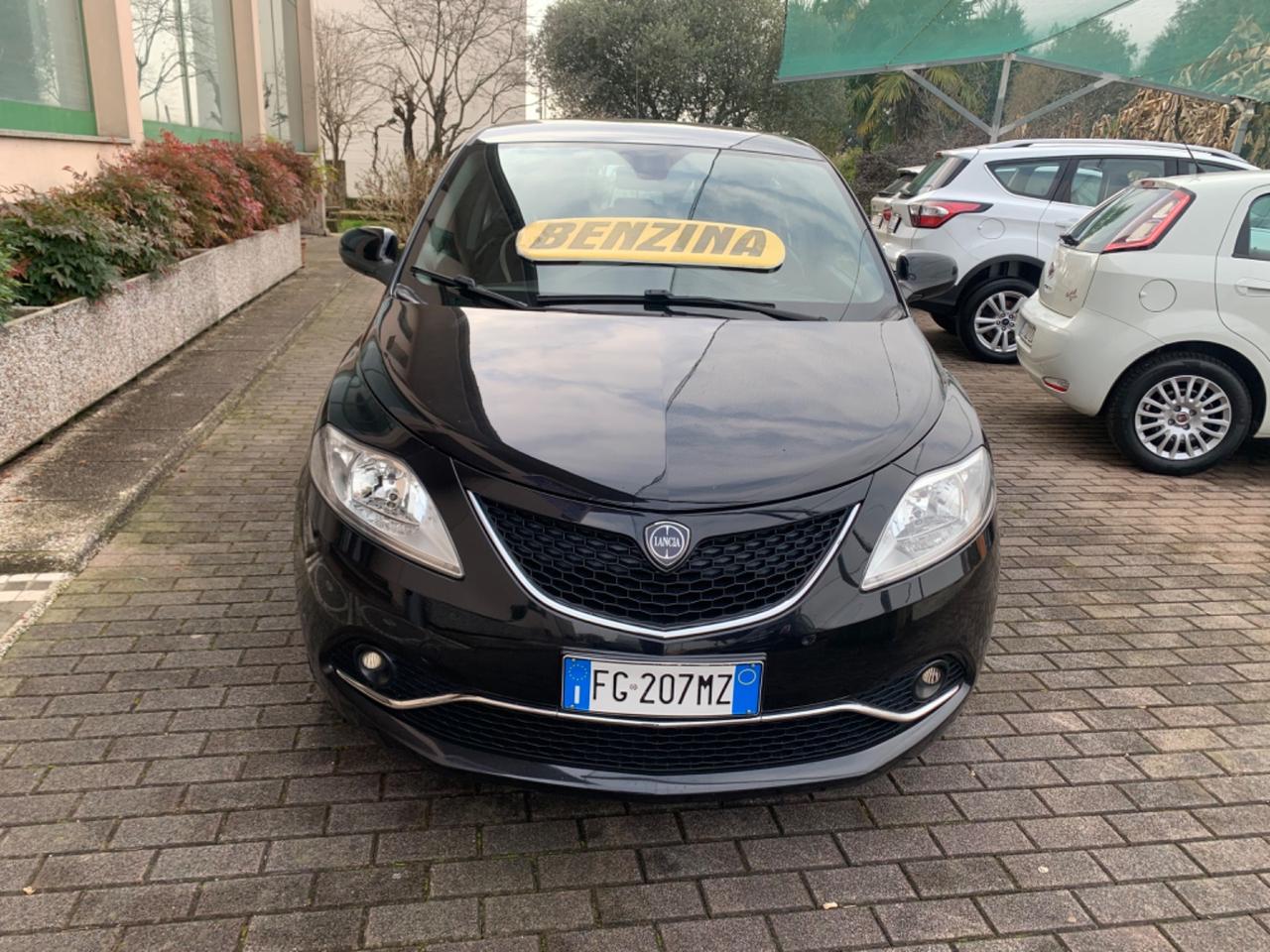 Lancia Ypsilon 1.2 69 CV 5 porte Platinum