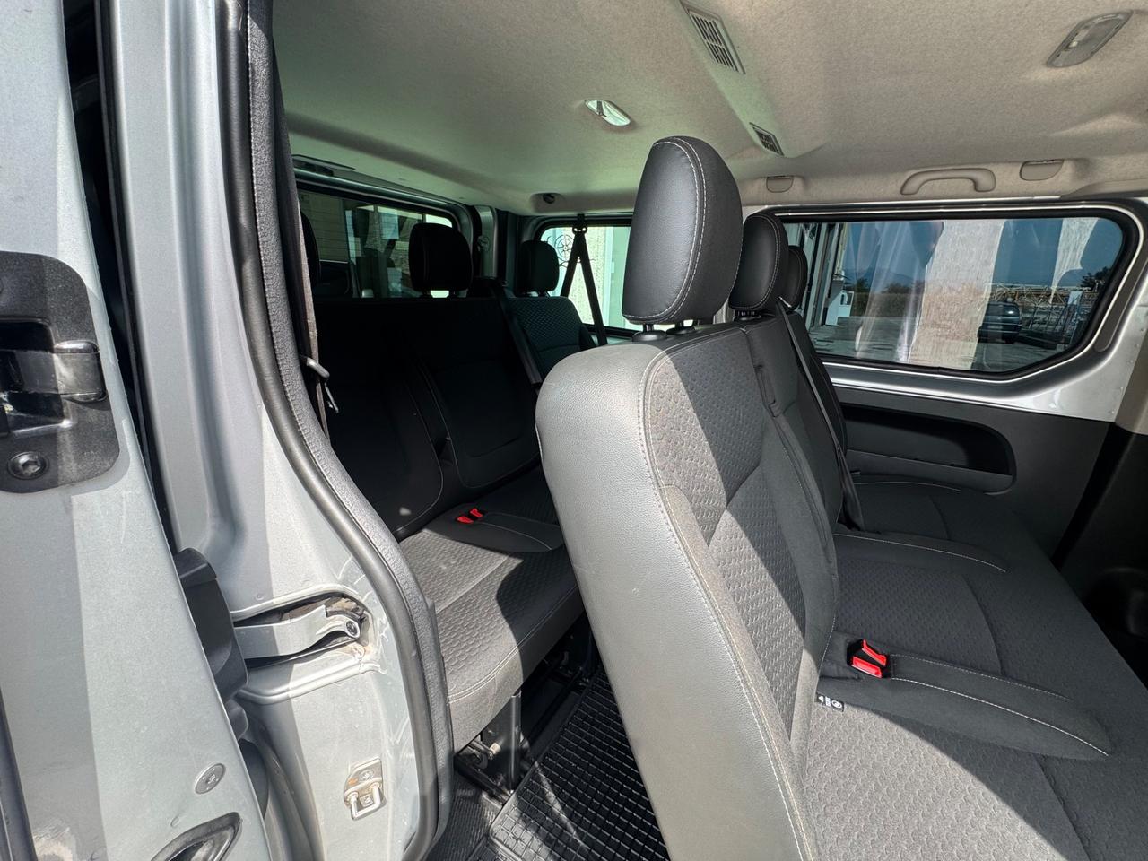 Opel Vivaro 8 posti