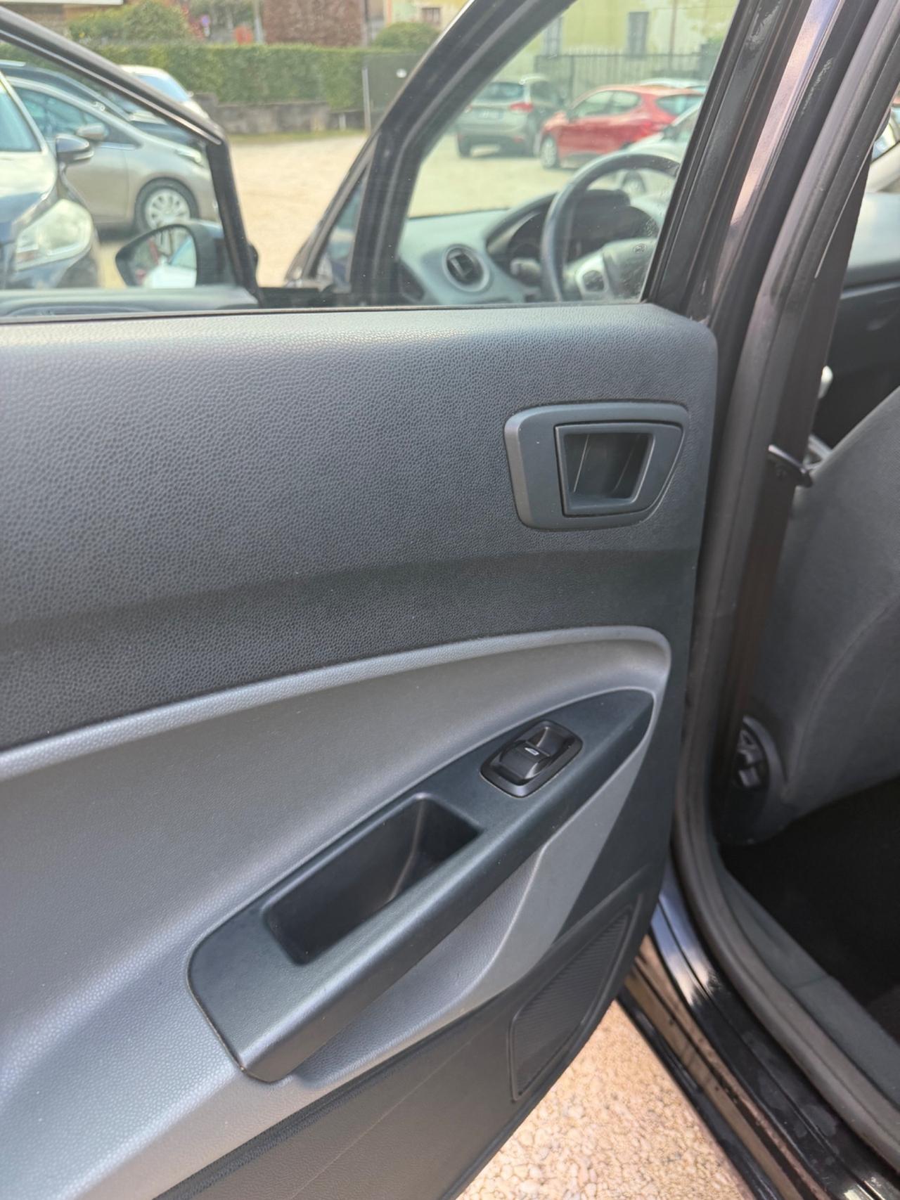 Ford FIESTA 1.2 82 CV 5P TITANIUM NEOPAT KMCERT GARANZ UNICOPR