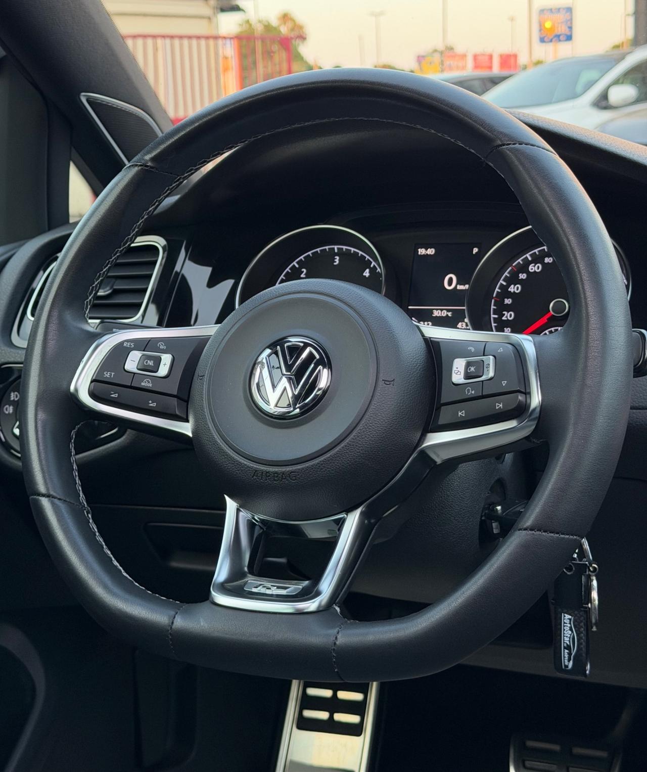 Volkswagen Golf 7 2.0 TDI 150CV R-LINE