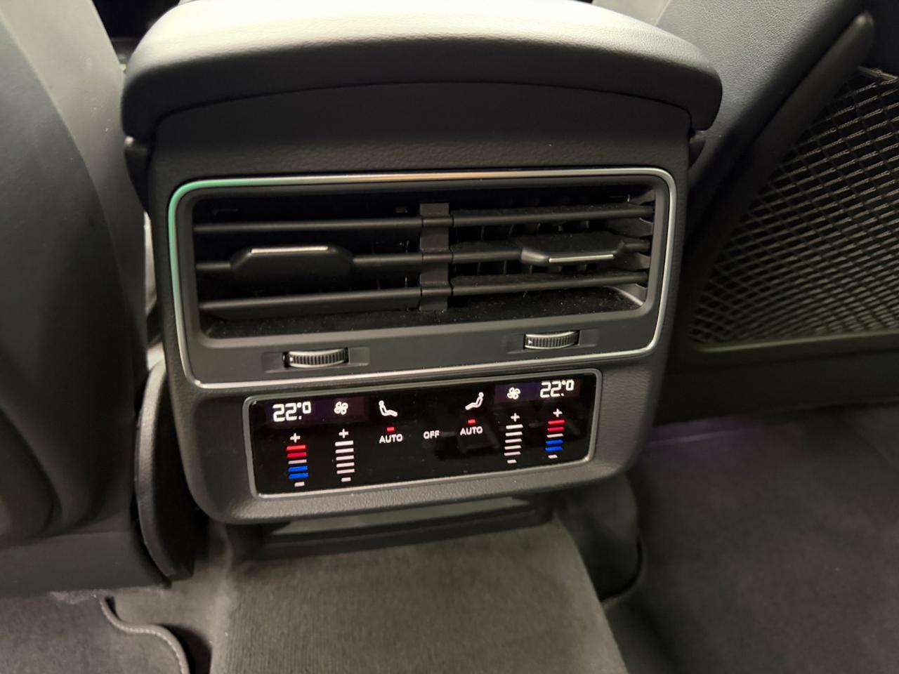 Audi Q8 SQ8 TFSI ITA UFF MATRIX TETTO 4 RUOTE STERZANTI