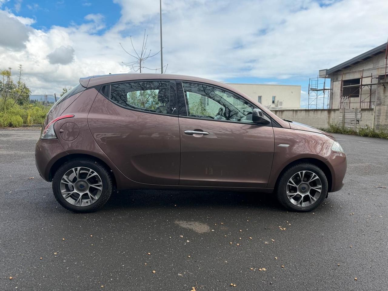 Lancia Ypsilon 1.2 69 CV 5 porte Gold