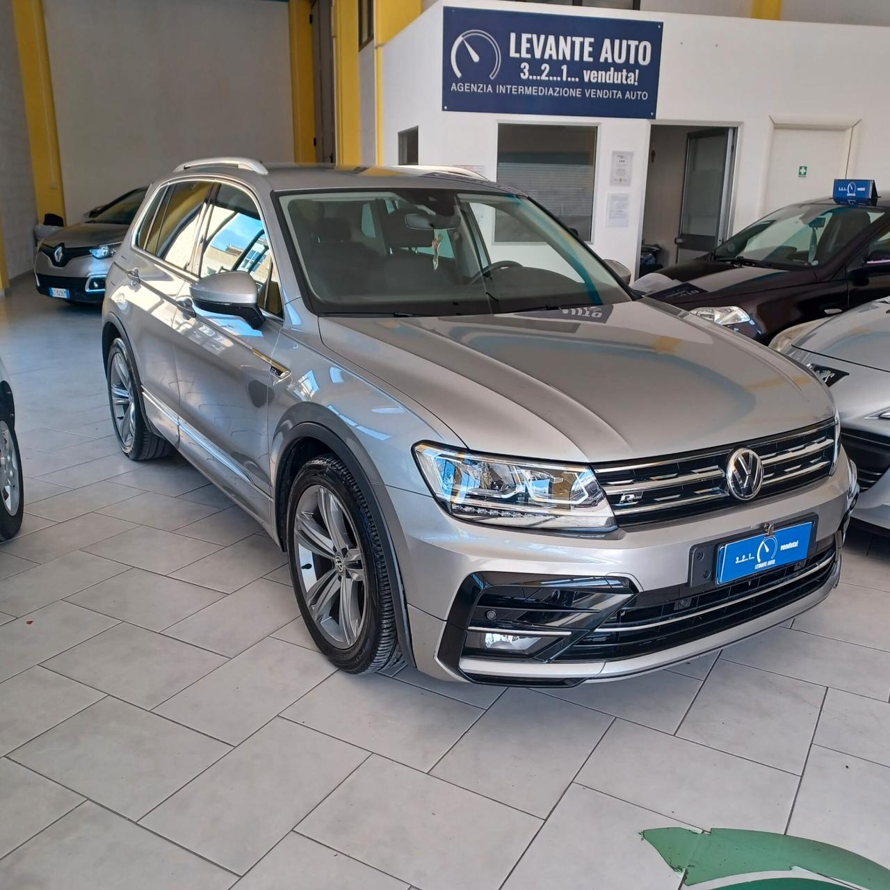 63.000 KM TAGLIANDI UFFICIALI TIGUAN R-LINE 1.6 TDI FULL OPTIONL