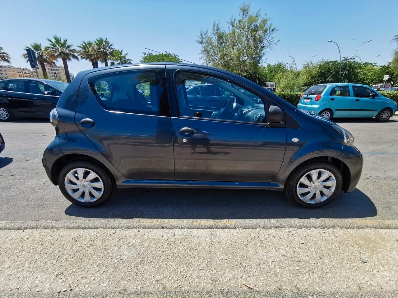 Toyota Aygo 1.0 12V VVT-i 5P. Active 2013