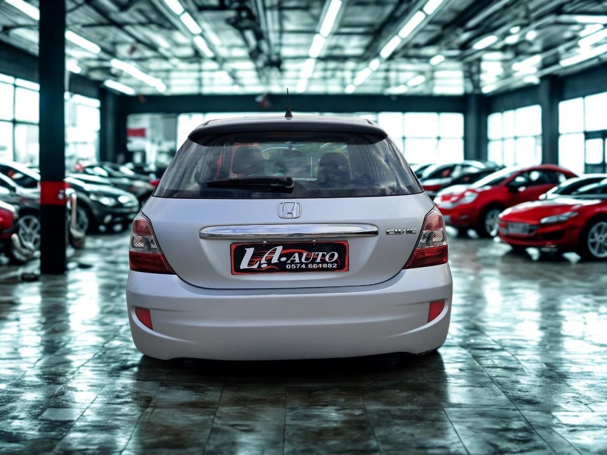 HONDA - Civic 5p 1.4 LS