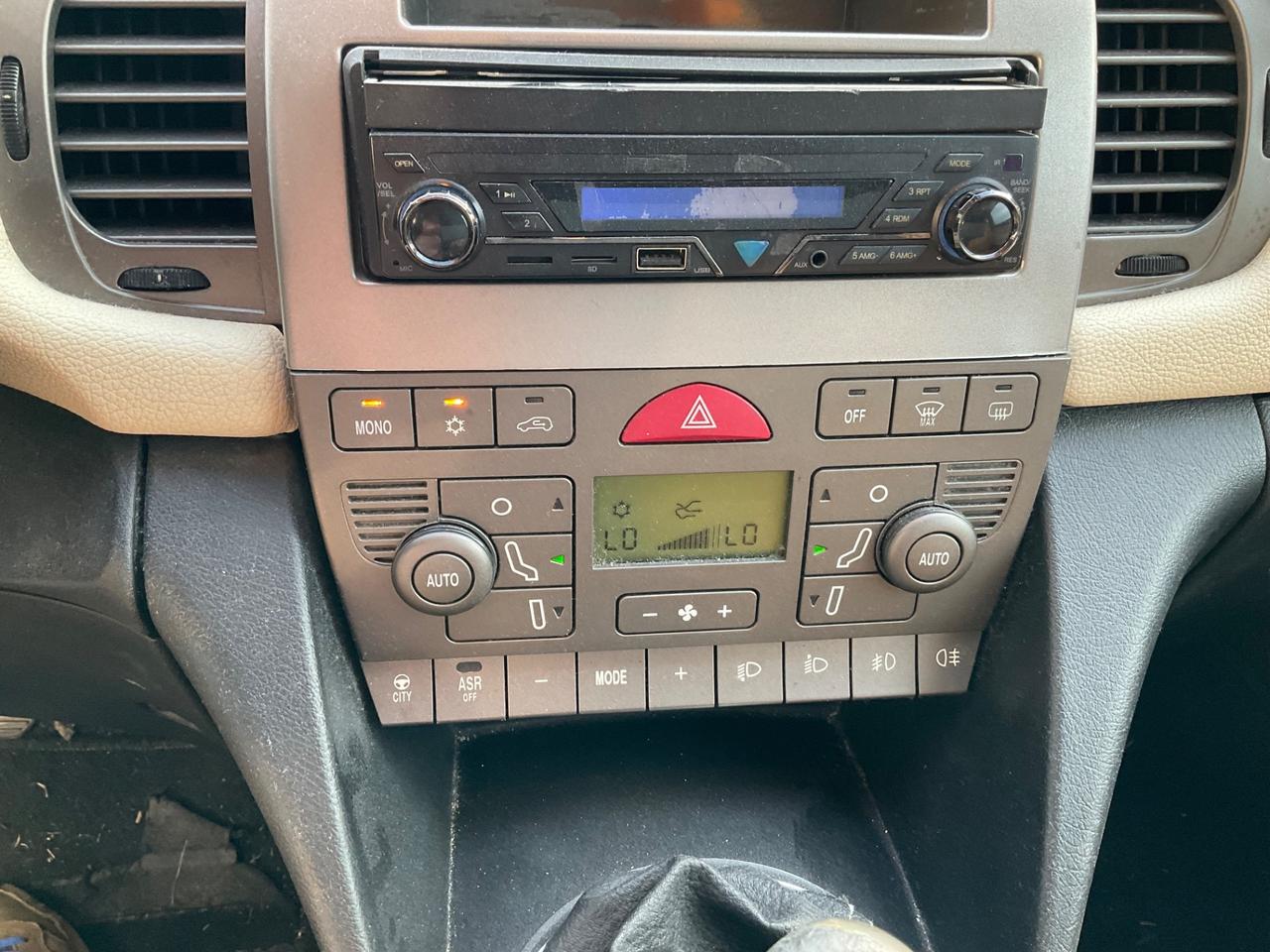 Lancia Ypsilon 1.2 16V Platino