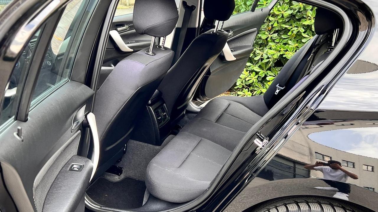 Bmw 118 118d 5p. Urban