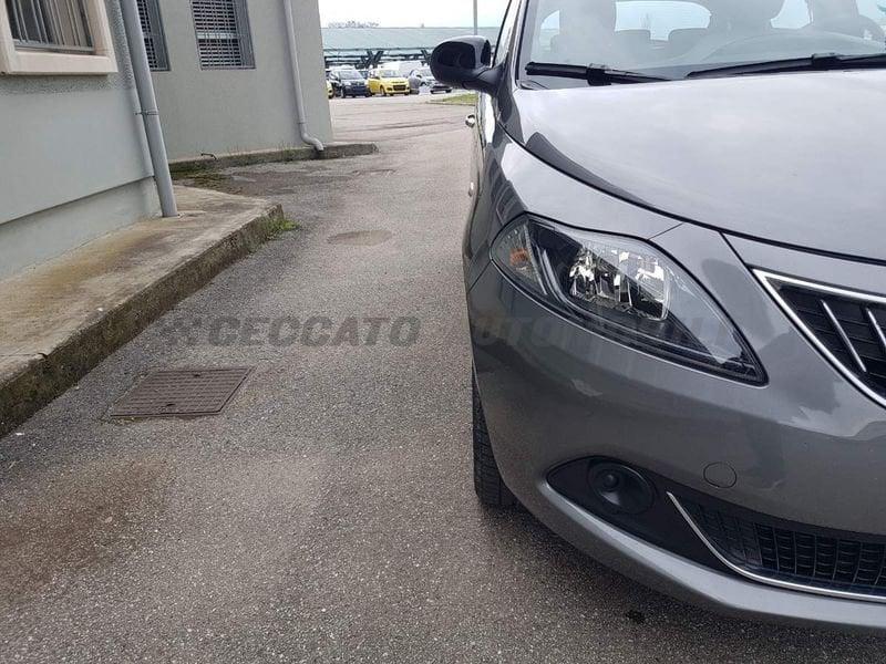 Lancia Ypsilon Ypsilon 1.0 firefly hybrid Silver s&s 70cv 5p.ti