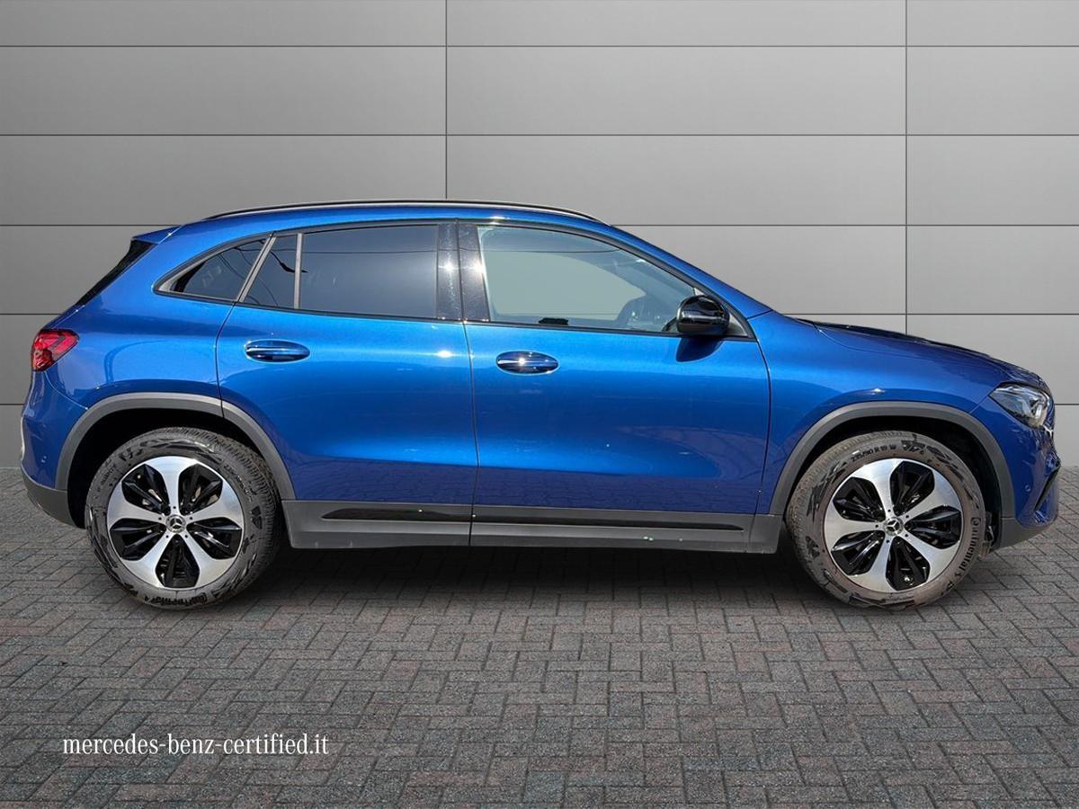 Mercedes-Benz GLA 180 Progressive Advanced Plus auto