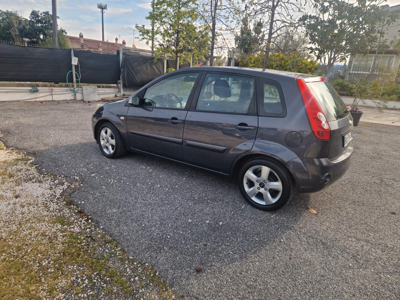 Ford Fiesta 1.2 16V 5p. Ghia