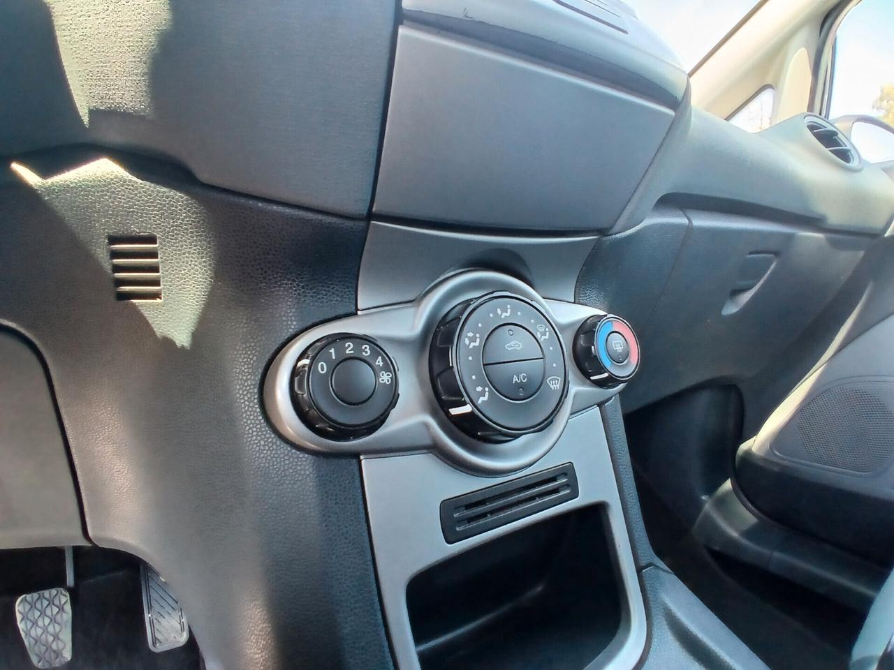 Ford Fiesta 1.4 5p Bz.- GPL Titanium