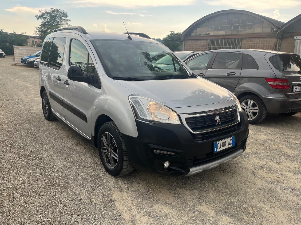 Peugeot Partner Tepee BlueHDi 120 S&S Outdoor