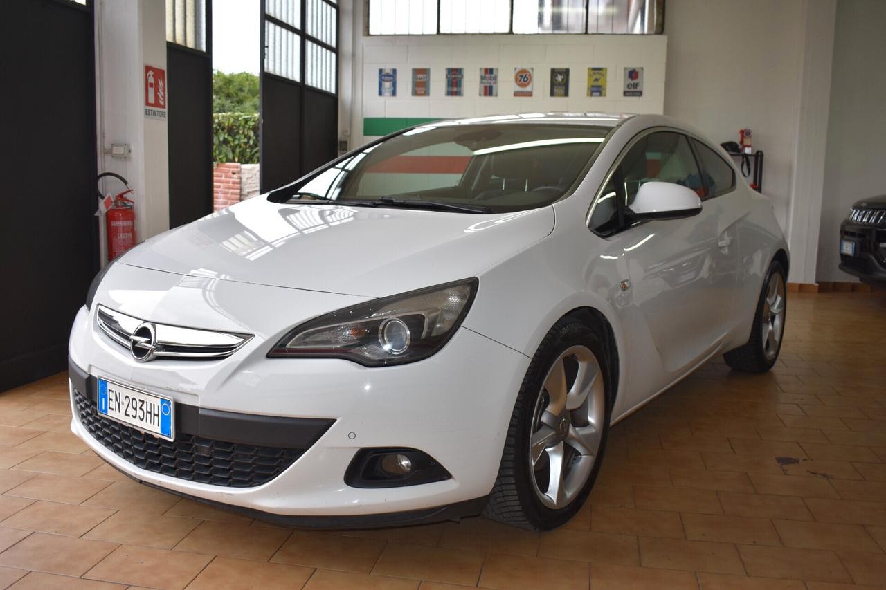 Opel Astra GTC 2.0 Cdti Cosmo S
