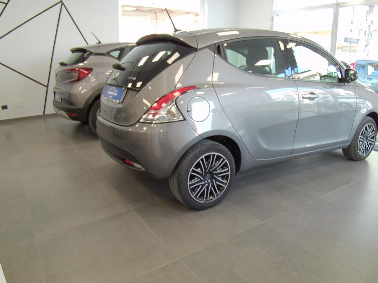 Lancia Ypsilon 1.0 FireFly 5 porte S&S Hybrid Silver Plus